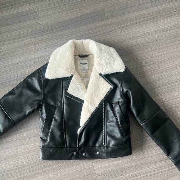Abercrombie & Fitch Vegan Leather Jacket - Picture 3 of 4